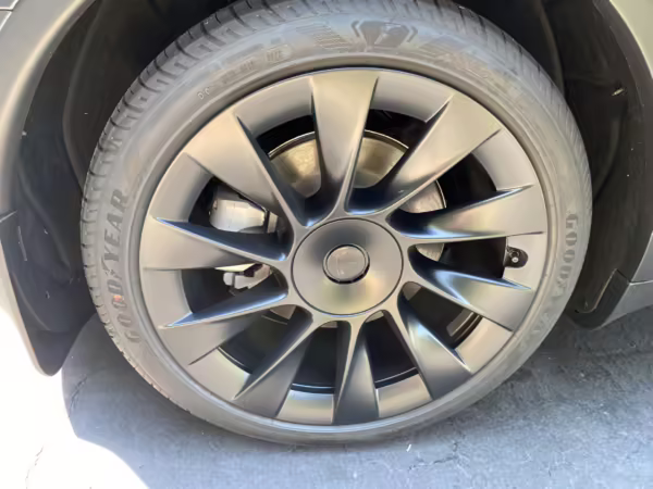 2022 Tesla Model Y Long Range AWD — photo 24