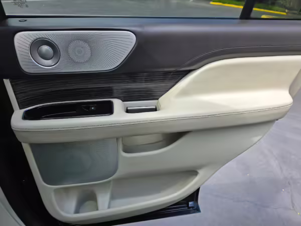2018 Lincoln Navigator Black Label — photo 37