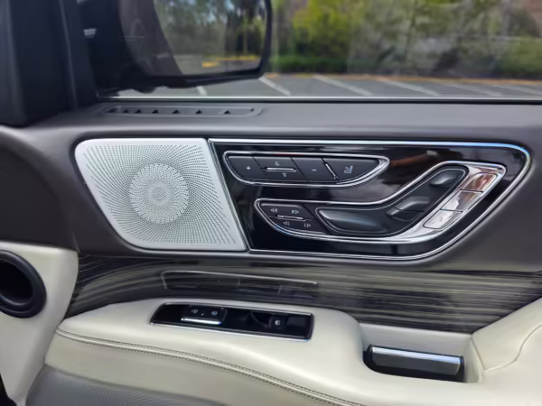 2018 Lincoln Navigator Black Label — photo 38