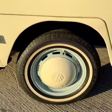 1975 Volkswagen Bus — photo 13