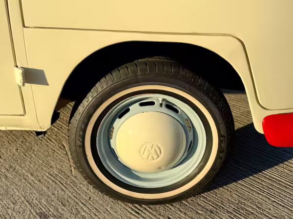1975 Volkswagen Bus — photo 13