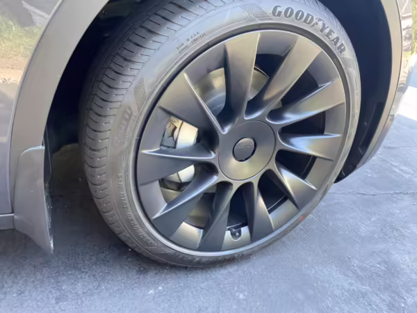 2022 Tesla Model Y Long Range AWD — photo 26