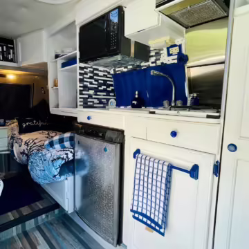 2000 Dodge Ram Van B3500 — photo 73