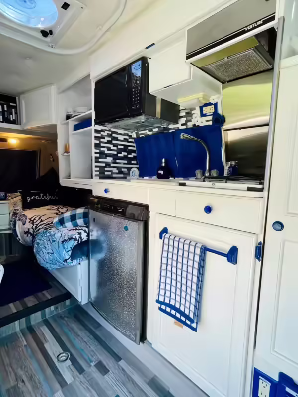 2000 Dodge Ram Van B3500 — photo 73