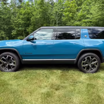 2025 Rivian R1S Adventure Edition — photo 18