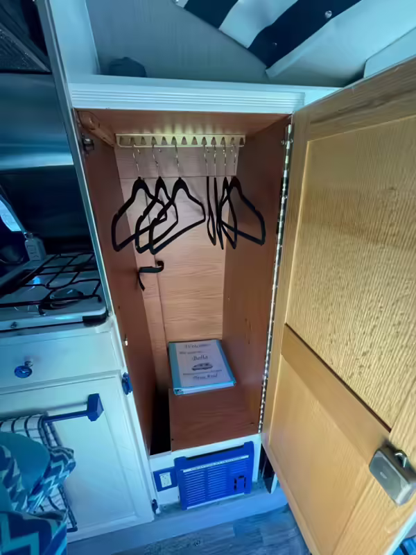2000 Dodge Ram Van B3500 — photo 75