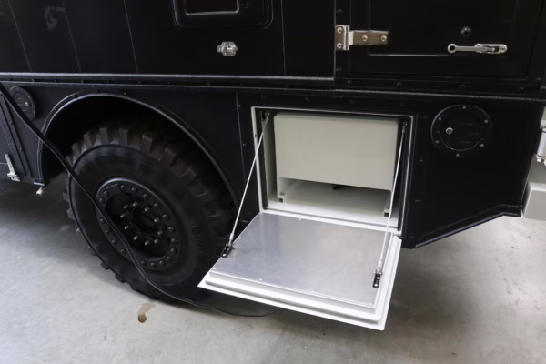 2017 Ford F-550 Super Duty XLT 4×4 Grid Camper — photo 38