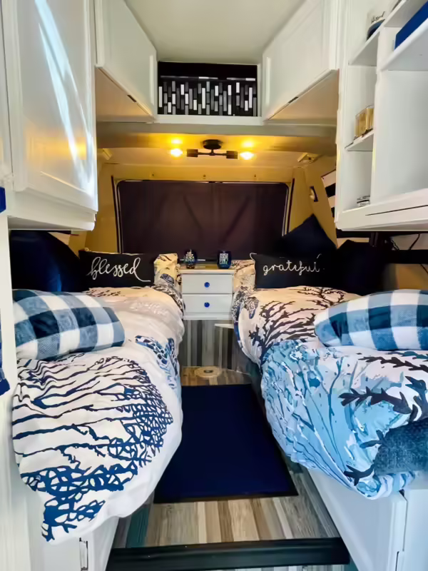 2000 Dodge Ram Van B3500 — photo 77