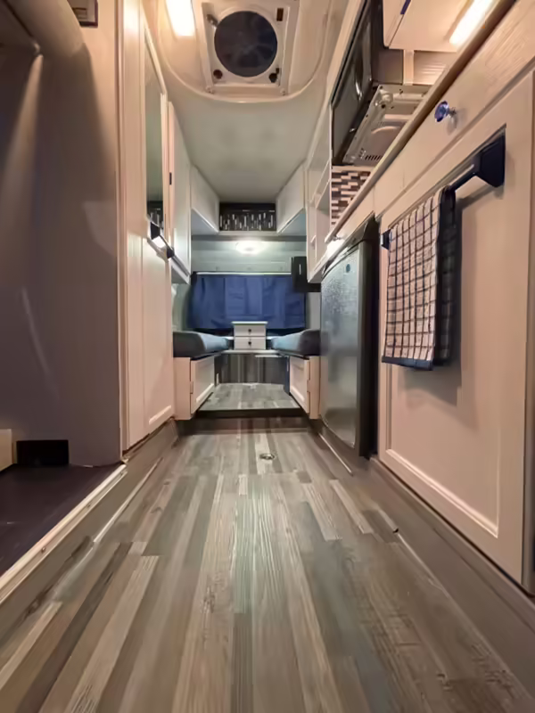 2000 Dodge Ram Van B3500 — photo 51