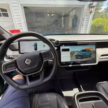 2025 Rivian R1S Adventure Edition — photo 43