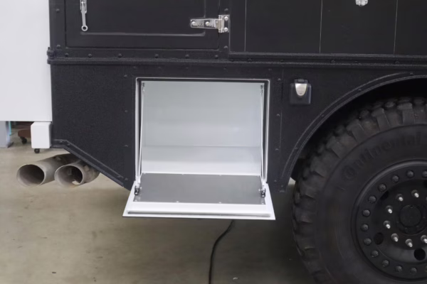 2017 Ford F-550 Super Duty XLT 4×4 Grid Camper — photo 32