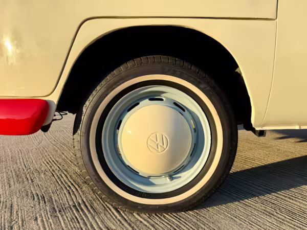 1975 Volkswagen Bus — photo 9