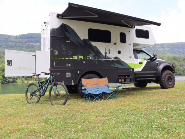 2017 Ford F-550 Super Duty XLT 4×4 Grid Camper — photo 33