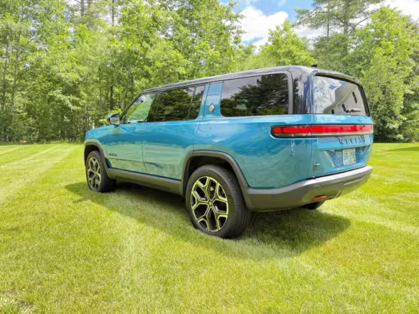 2025 Rivian R1S Adventure Edition — photo 16