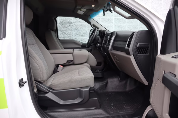 2017 Ford F-550 Super Duty XLT 4×4 Grid Camper — photo 89
