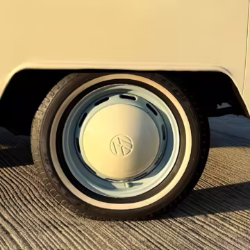 1975 Volkswagen Bus — photo 17