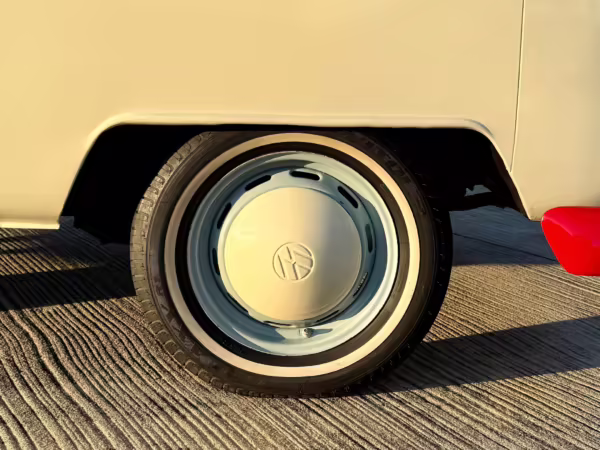 1975 Volkswagen Bus — photo 17