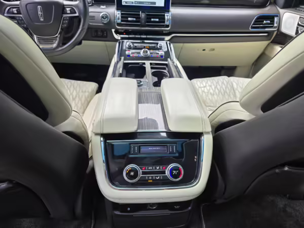 2018 Lincoln Navigator Black Label — photo 59