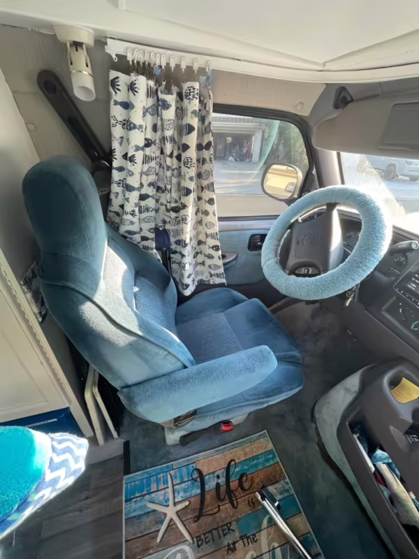 2000 Dodge Ram Van B3500 — photo 78