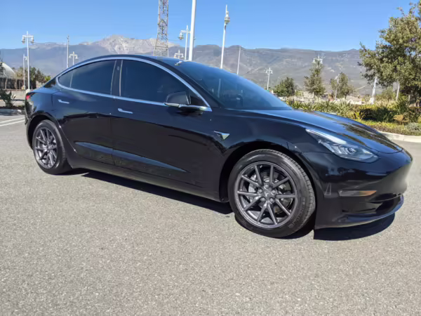 2018 Tesla Model 3 Long Range — photo 19