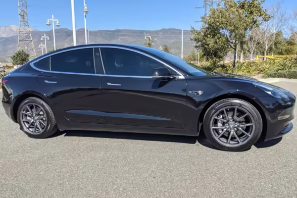 2018 Tesla Model 3 Long Range — photo 21