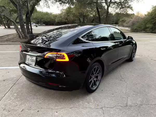 2018 Tesla Model 3 Mid Range RWD — photo 42