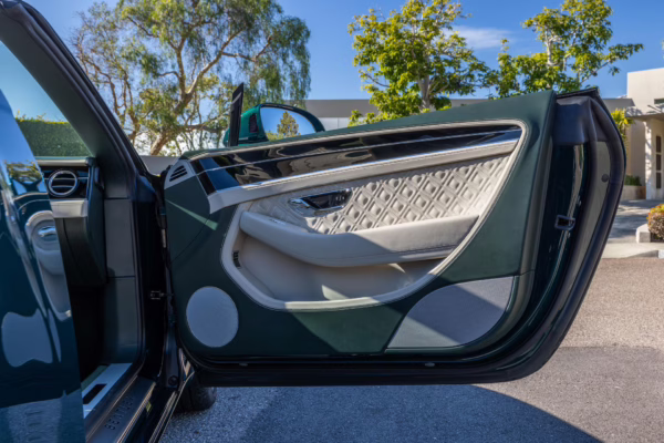 2021 Bentley Continental GTC V8 — photo 96