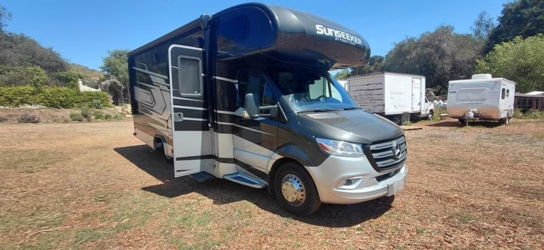 2022 Mercedes-Benz 3500 Forest River Sunseeker 2400B MBS
