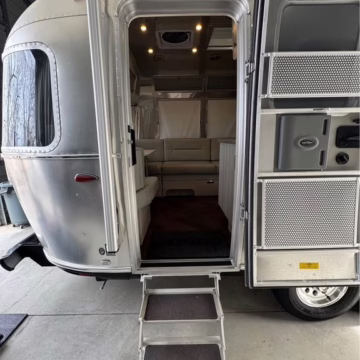 2024 Airstream International 25FB — photo 3