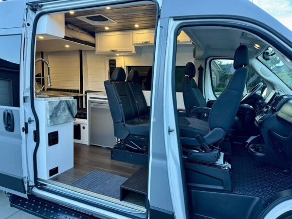 2021 Ram Promaster — photo 7