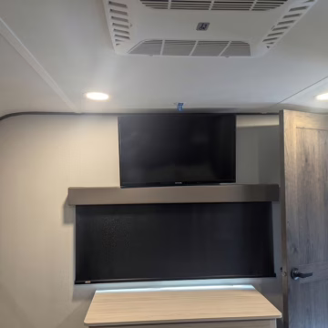 2021 Alliance RV Valor 40V13 — photo 10