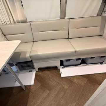 2024 Airstream International 25FB — photo 11