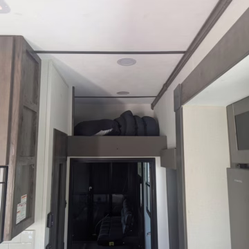 2021 Alliance RV Valor 40V13 — photo 13