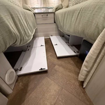 2024 Airstream International 25FB — photo 12