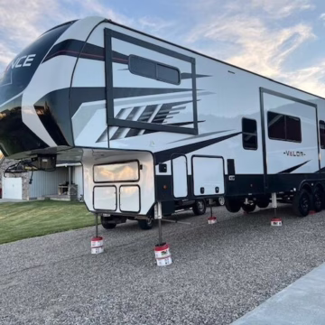 2021 Alliance RV Valor 40V13 — photo 17