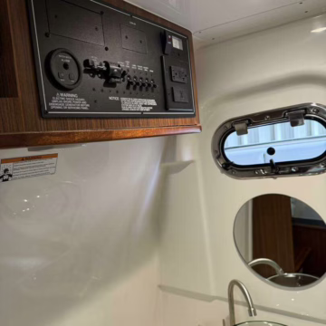 2022 Pursuit 32′ — photo 23